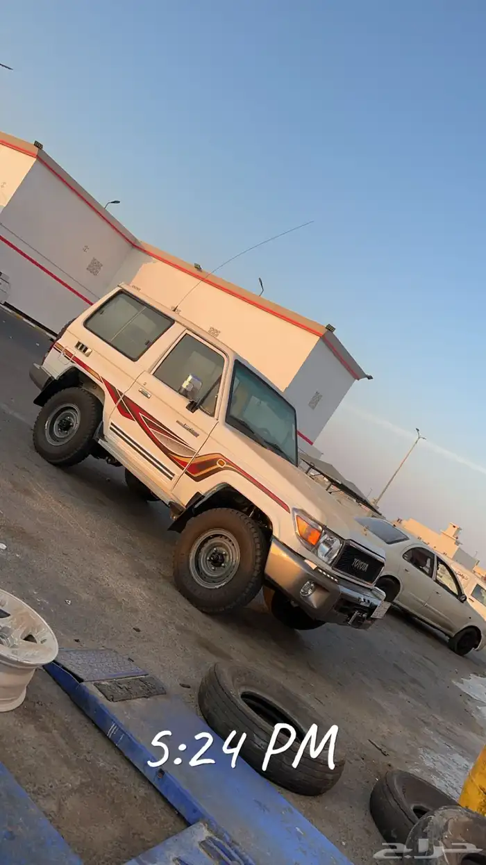 للبيع جيب ربع 2016 مرشوش جنبين مكينه وقير شرط 1