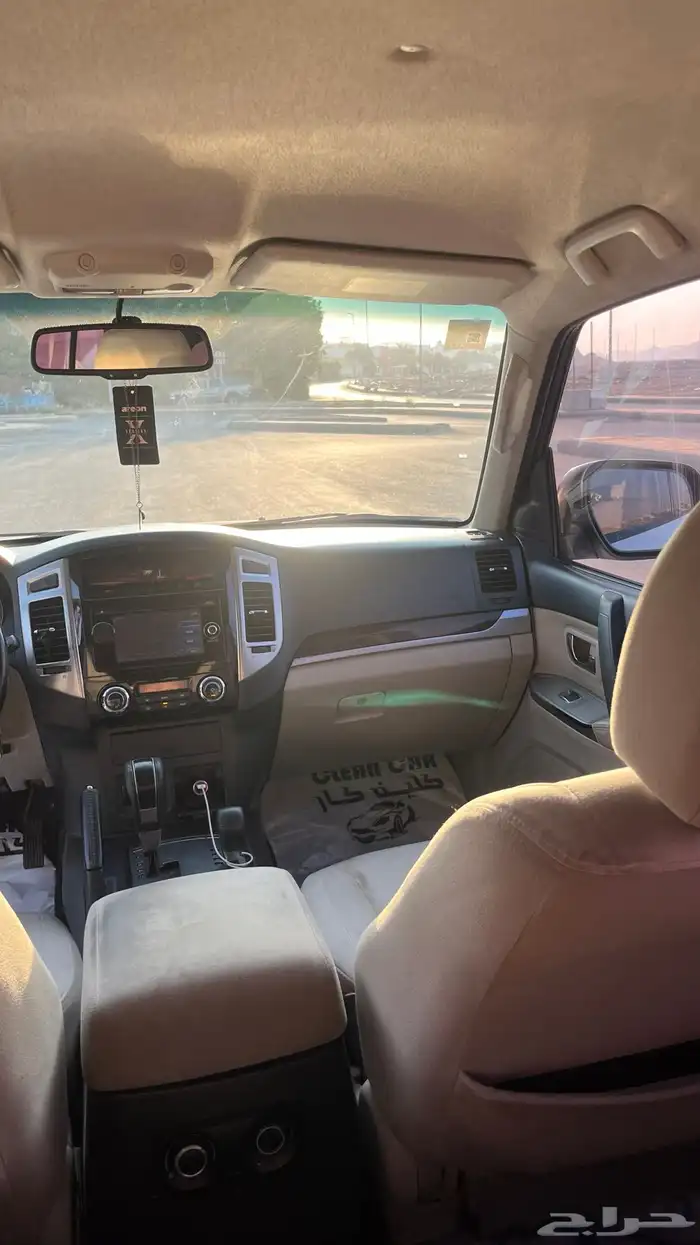 للبيع باجيرو 2017 نص فل نظيف اللون لولي 12