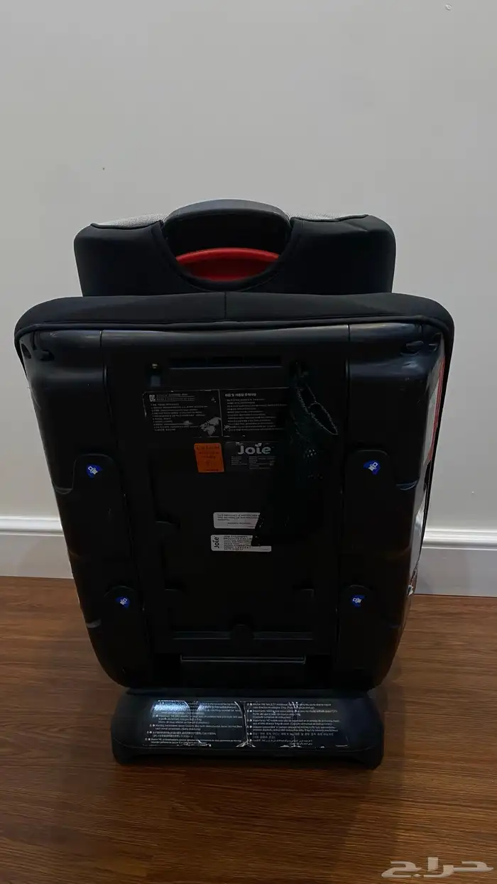 كرسي سيارة للاطفال من joje نظيف استخدام شهر فقط 1