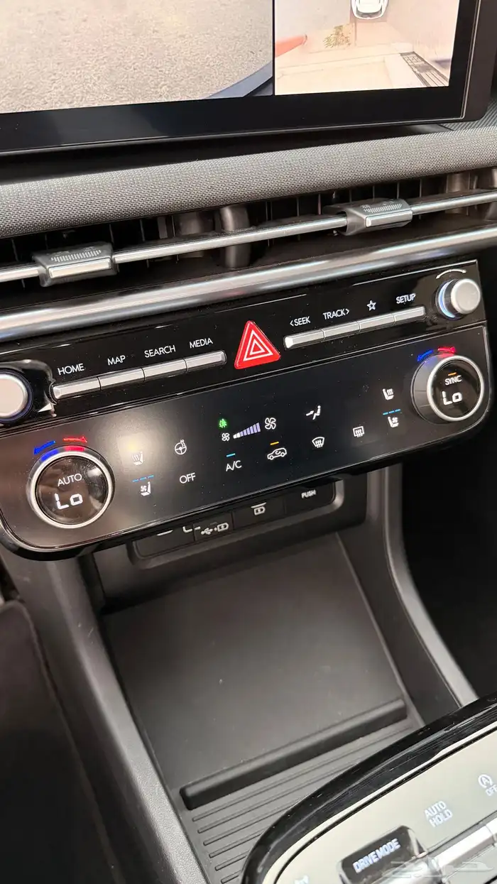 توسان 2024 ( بنزين 1.6 دبل ) فل اوبشن بحالة الوكالة 15