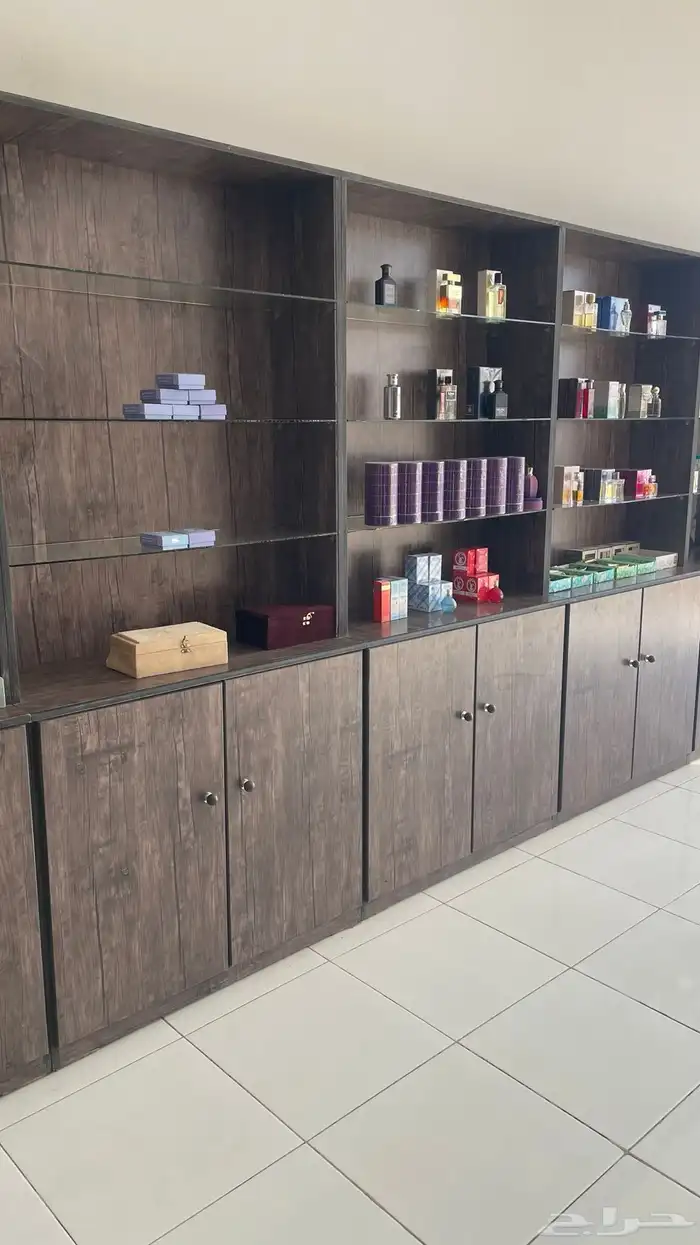 محل عود وعطور ومستحضرات تجميل للتقبيل أو للإيجار 0