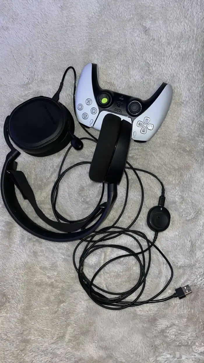 بلايستيشن سوني 5 سلي م مع يد وسماعة Steelseries اصليات 2