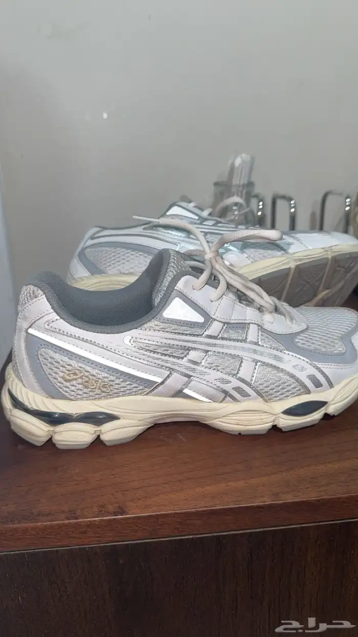 للبيع جزمه اسيكس شبه جديده استخدام اسبوع 1