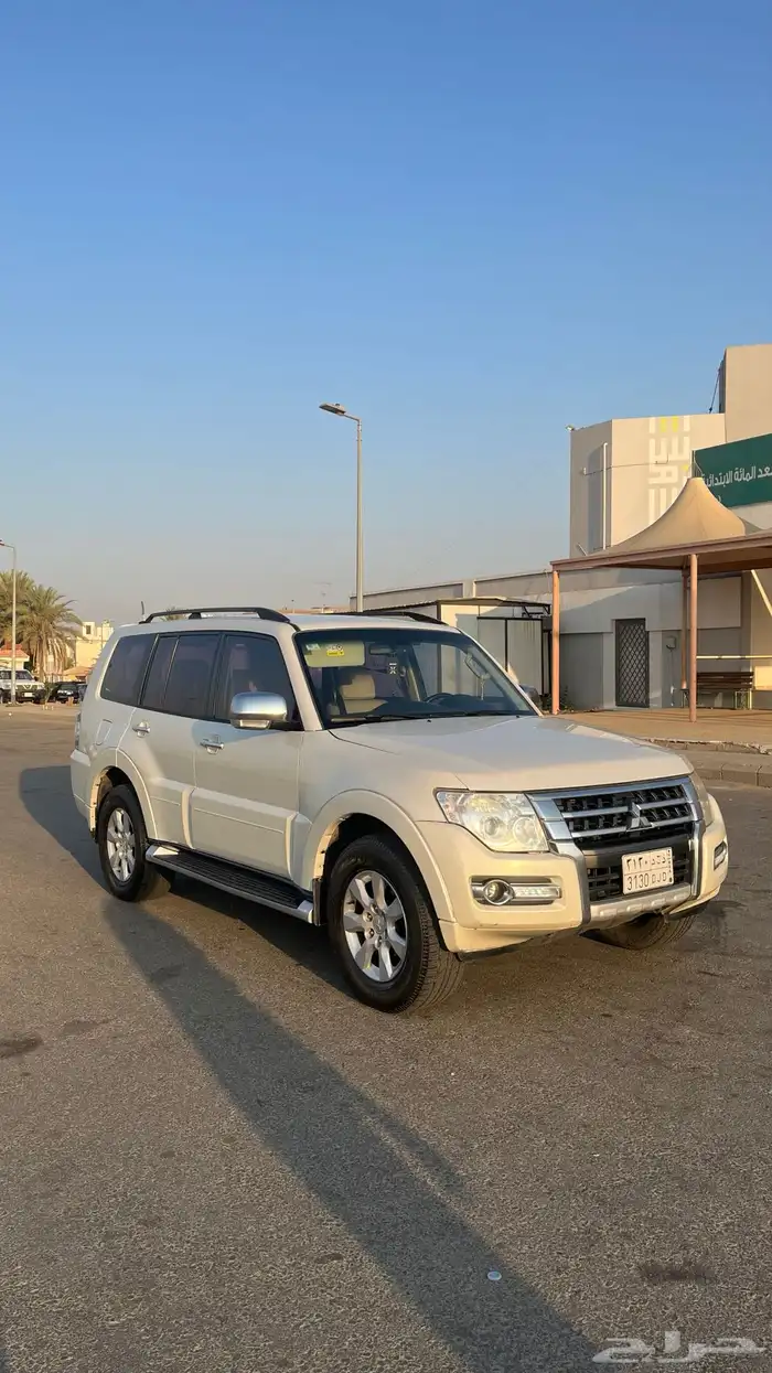 للبيع باجيرو 2017 نص فل نظيف اللون لولي 1