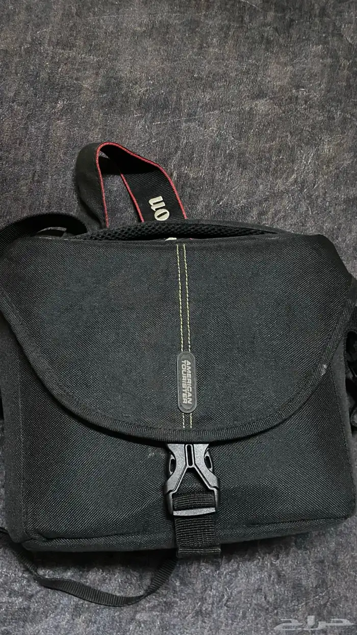 كاميرا Canon 550D مع عدسة زوم 200 1