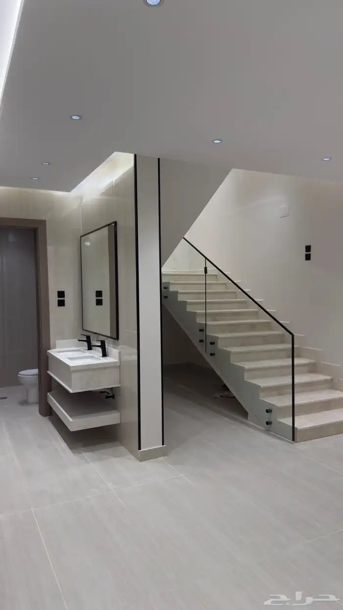 فلل للبيع الحلقه الشرقيه بمساحات غرف واسعه 1