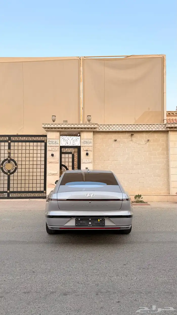 ازيرا 2023 ( بنزين 6V ) بحالة الوكالة 5