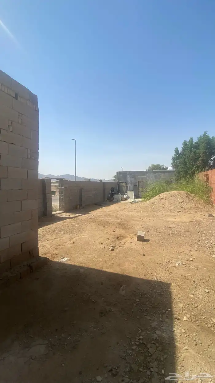 للإيجار حوش مساحه 1200متر عداد كهرب مستقل وغرفه صغير 3x3 7