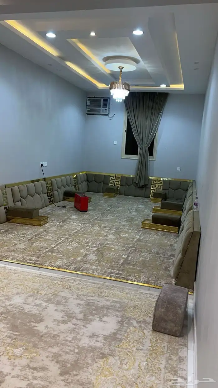 مساند ظهر للبيع نظيف جدا مع الستاره 0