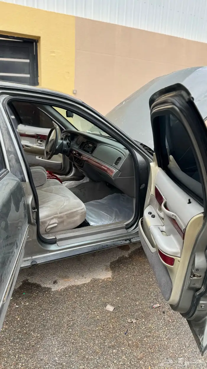 للبيع فورد ماركيز موديل 2000السياره كما موضحه لكم في الصوره 4