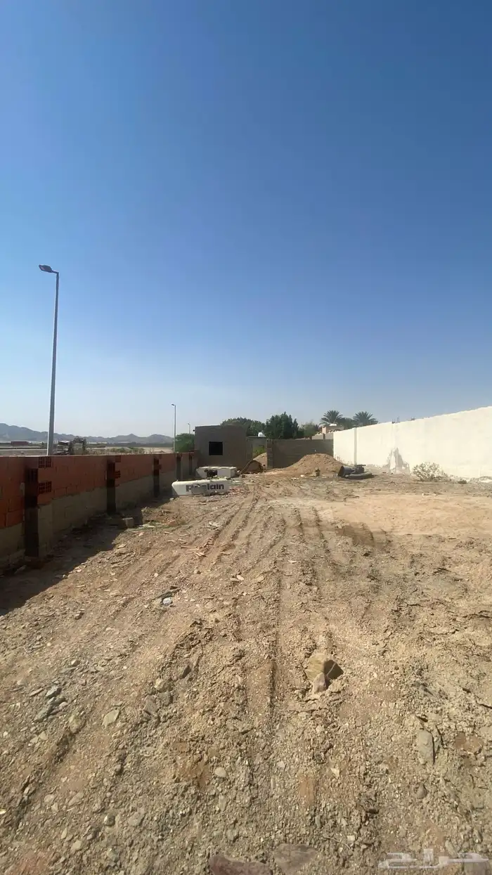 للإيجار حوش مساحه 1200متر عداد كهرب مستقل وغرفه صغير 3x3 6