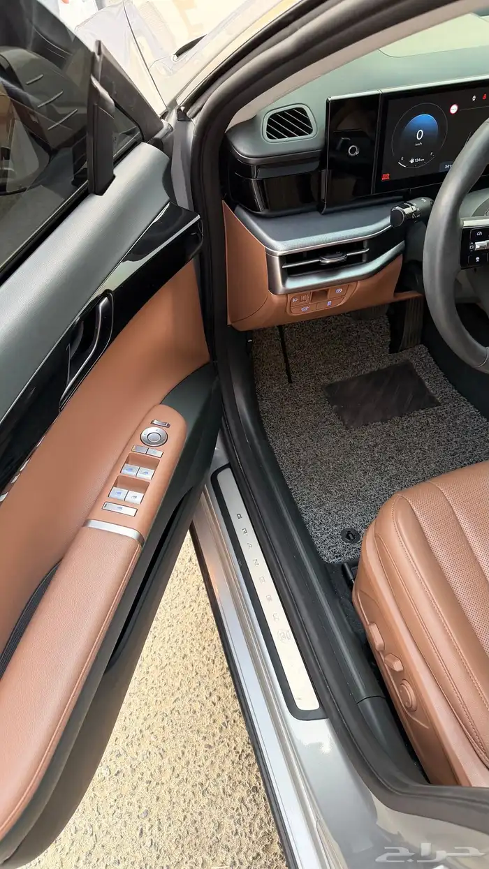 ازيرا 2023 ( بنزين 6V ) بحالة الوكالة 6