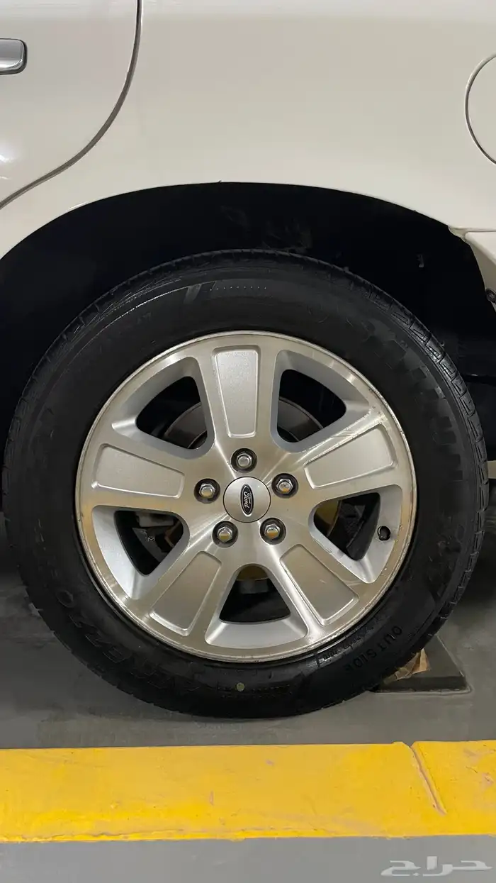 فورد كروان فكتوريا 18