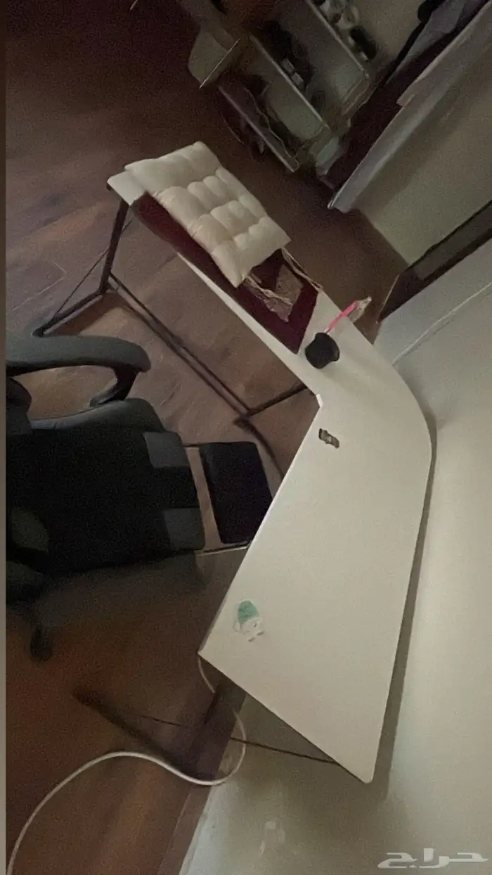 طاوله وكرسي قيمنق 2