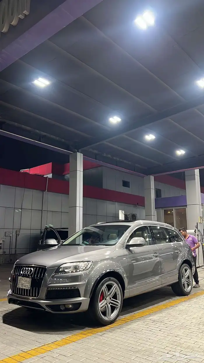 السلام عليكم عندي اودي كيو7 موديله 2010 2