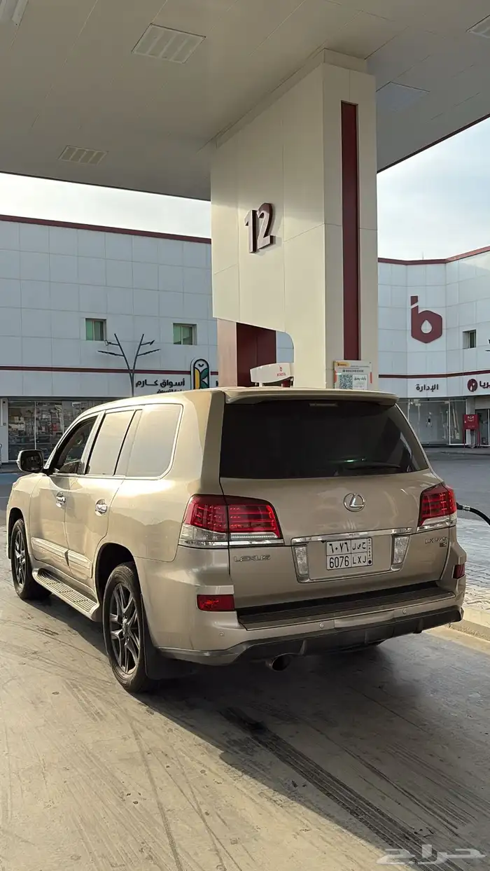 جيب لكزس للبيع 2