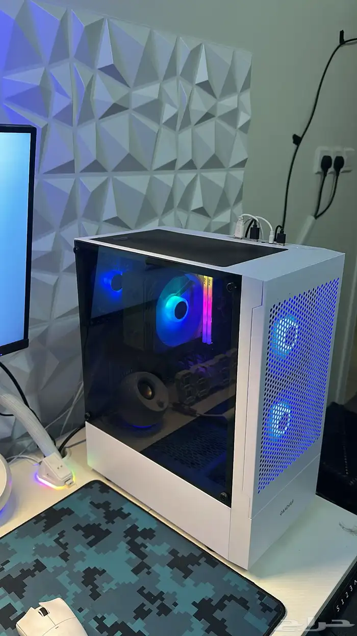 بي سي وطاولة للبيع 3