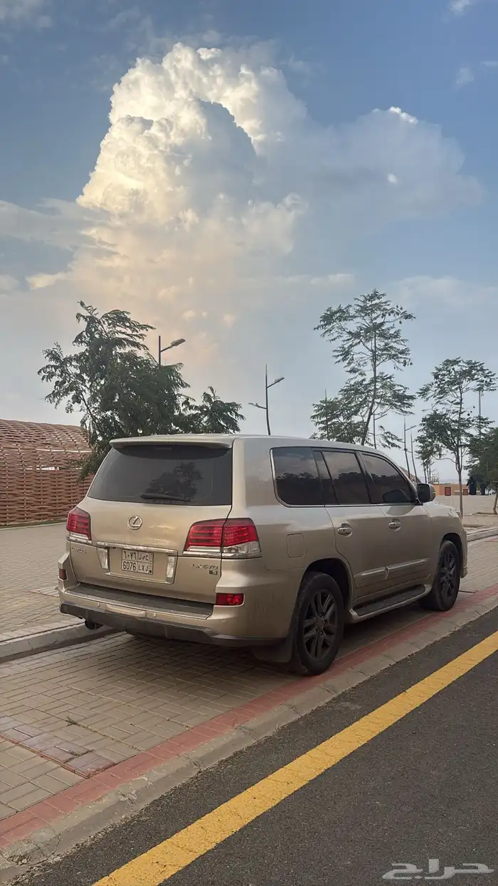 جيب لكزس للبيع 0