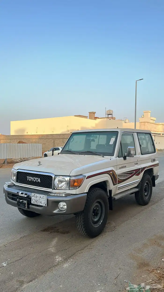 للبيع جيب ربع 2016 مرشوش جنبين مكينه وقير شرط 3