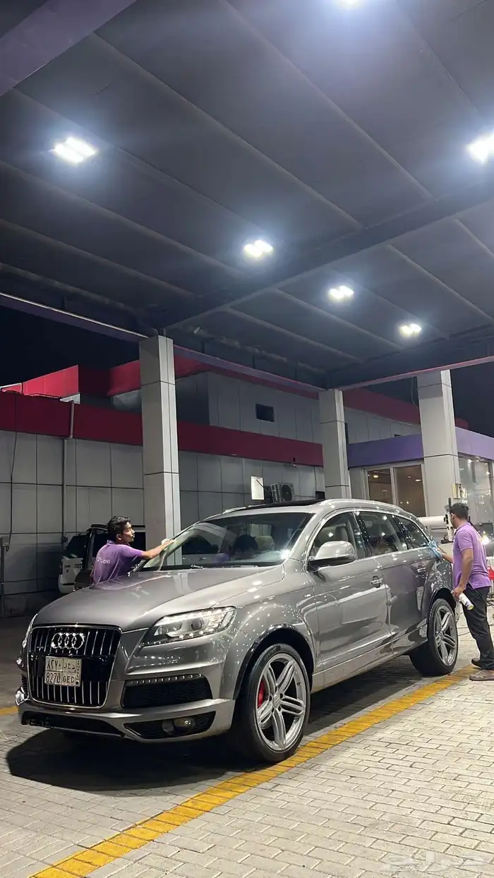 السلام عليكم عندي اودي كيو7 موديله 2010 0