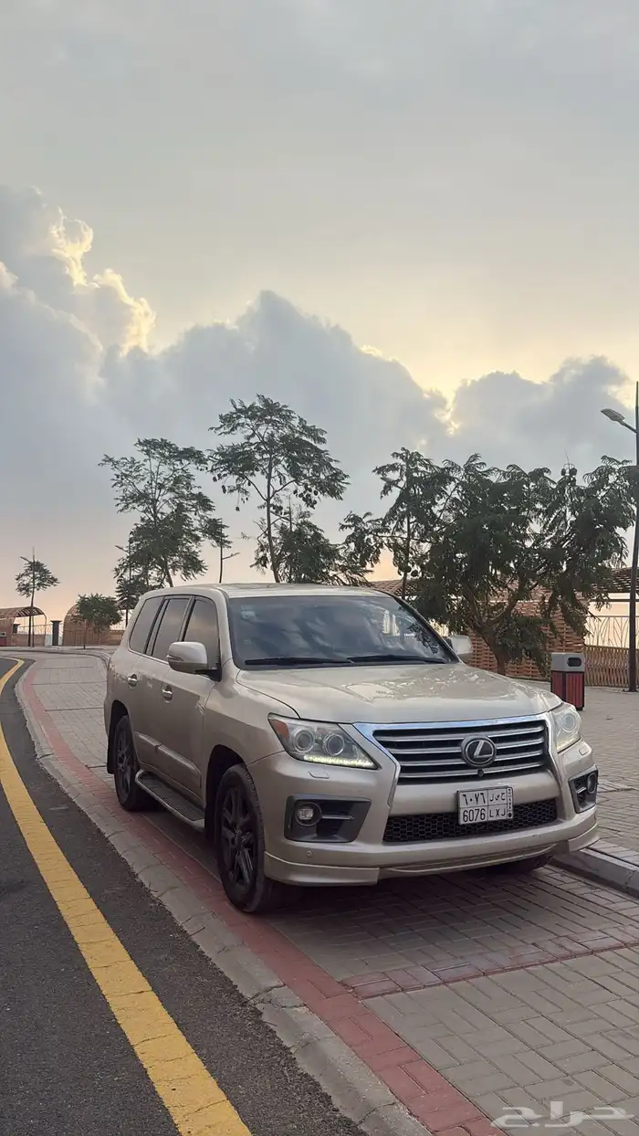 جيب لكزس للبيع 1