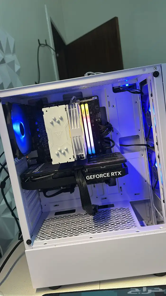 بي سي وطاولة للبيع 4