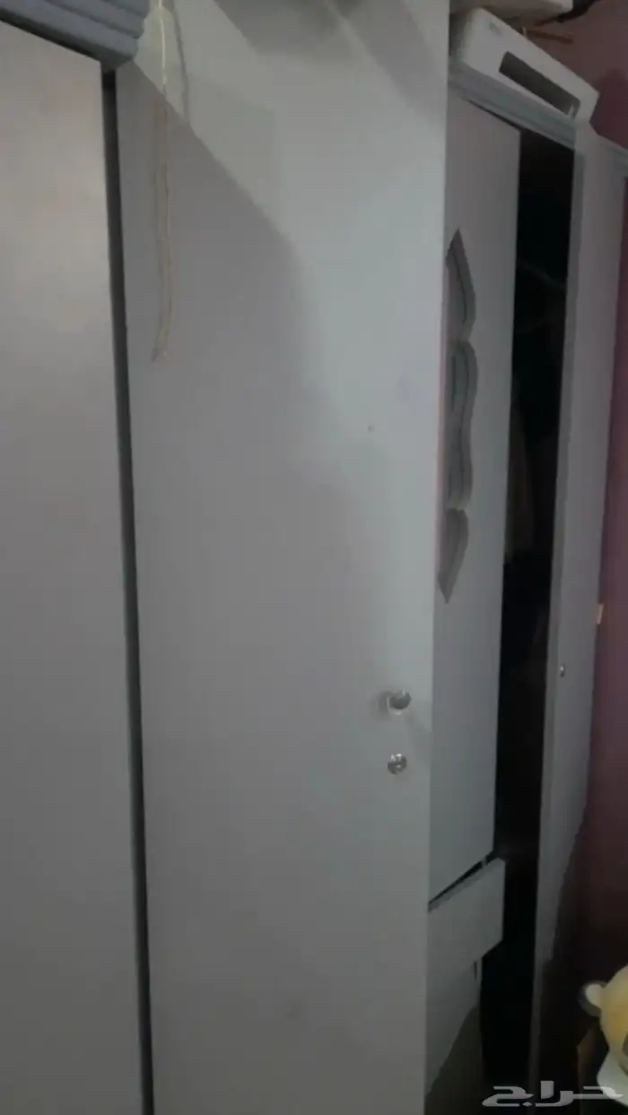 دولاب و كراسي للبيع 3