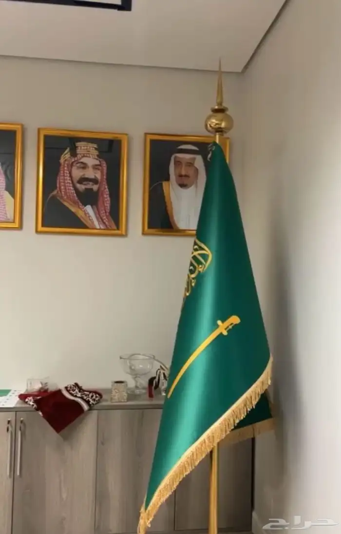 لوحات حروف بارزه رسم شعار أستيل اكريلك أعلام رول أب بوب أب 47