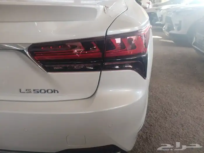 لكزس LS500h 2022 8