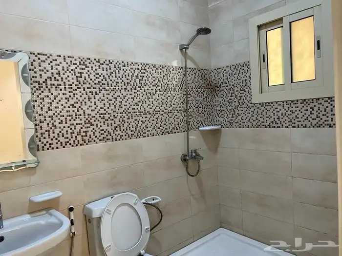 شقه في حي مشرفة للايجار للعوائل 8