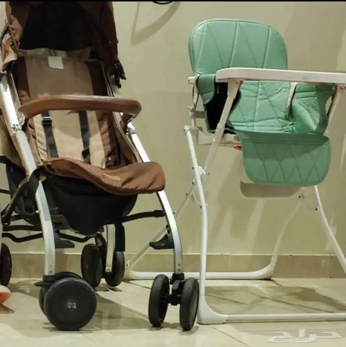للبيع كرسي طعام وعربة اطفال 0