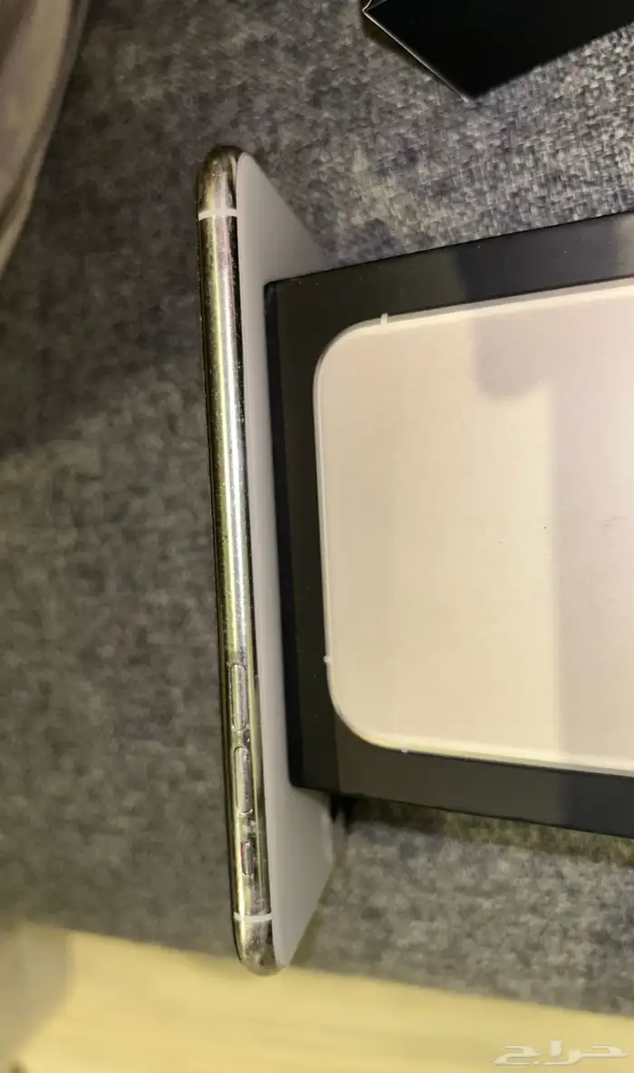 ايفون 11 برو مع كرتونه 7