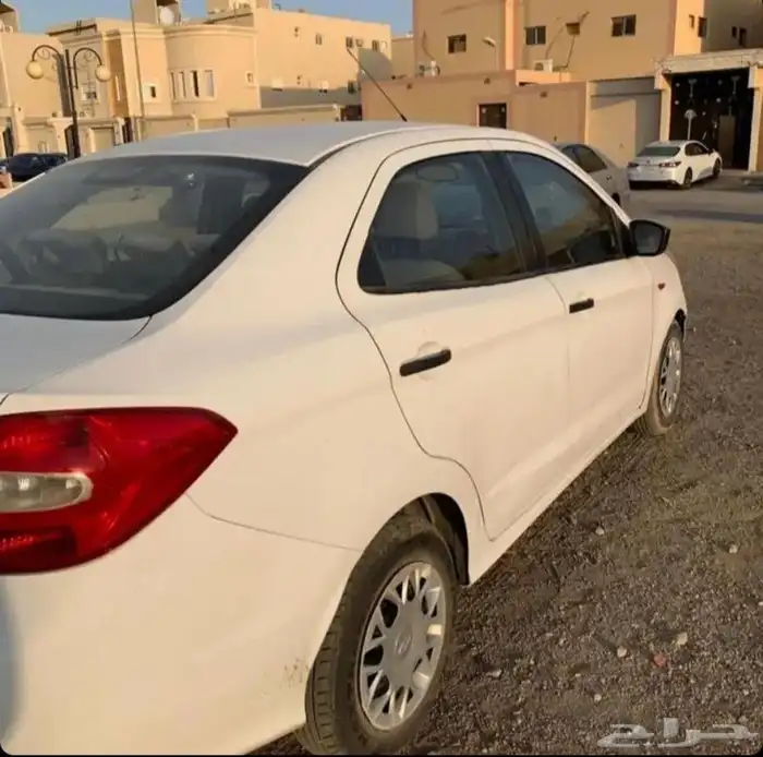 فورد فيجو 2017 قير اوتوماتيك مكينه وقير بحاله ممتازه 166 الف 2