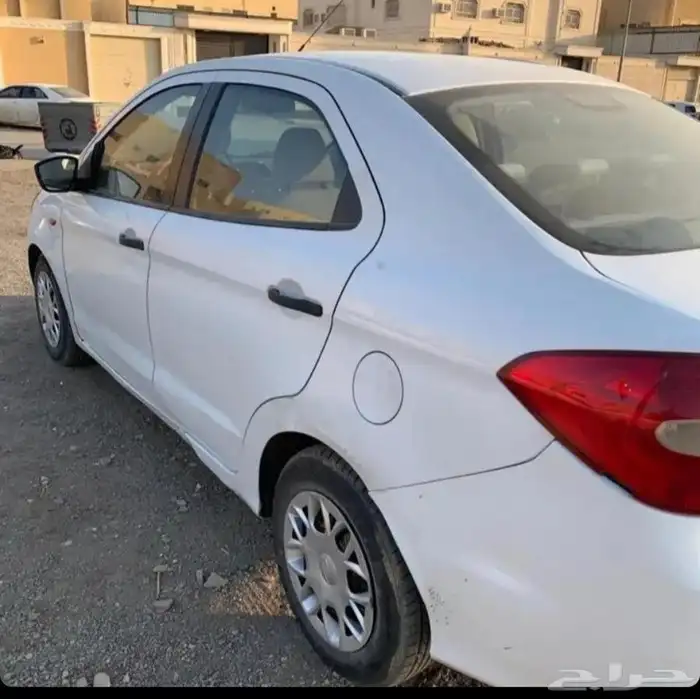 فورد فيجو 2017 قير اوتوماتيك مكينه وقير بحاله ممتازه 166 الف 3