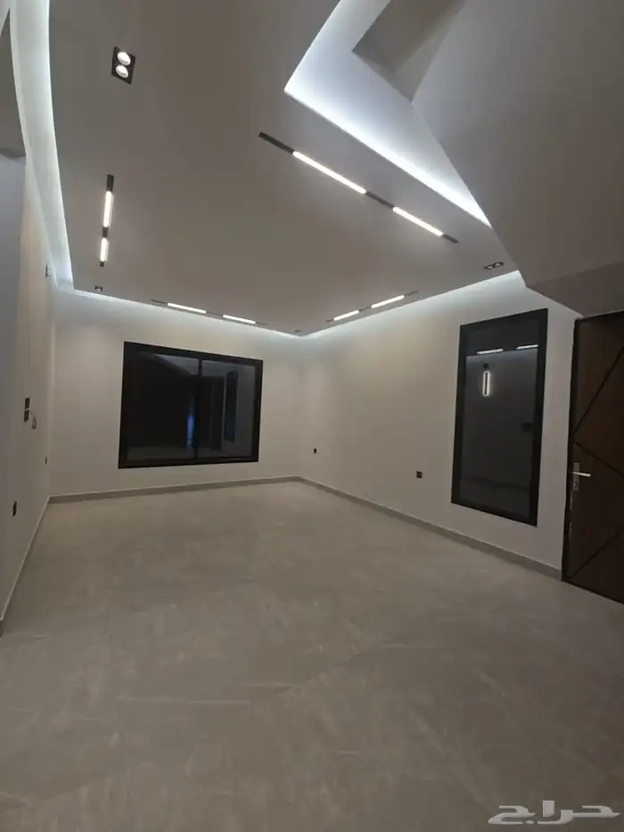 فيلا مع شقة (درج داخلي وشقة) للبيع شرق_الرياض حي الرمال 6