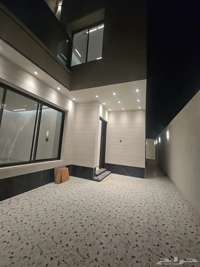 فيلا مع شقة (درج داخلي وشقة) للبيع شرق_الرياض حي الرمال 2