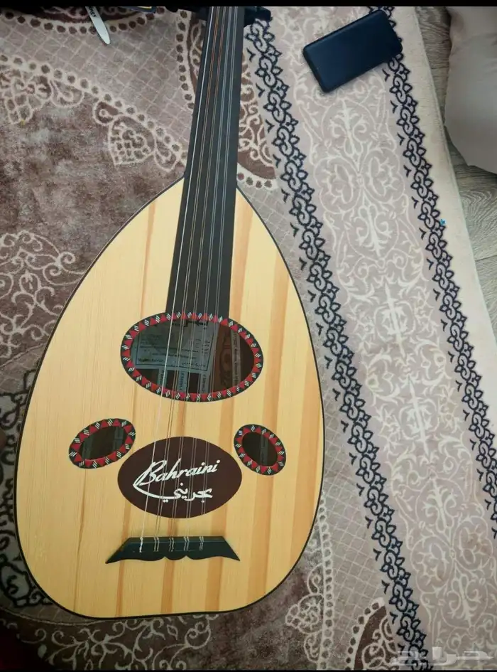 عود بحريني درجه اولى صوت جميل مع 0ميع ملحقاته ومعه شهاده 2