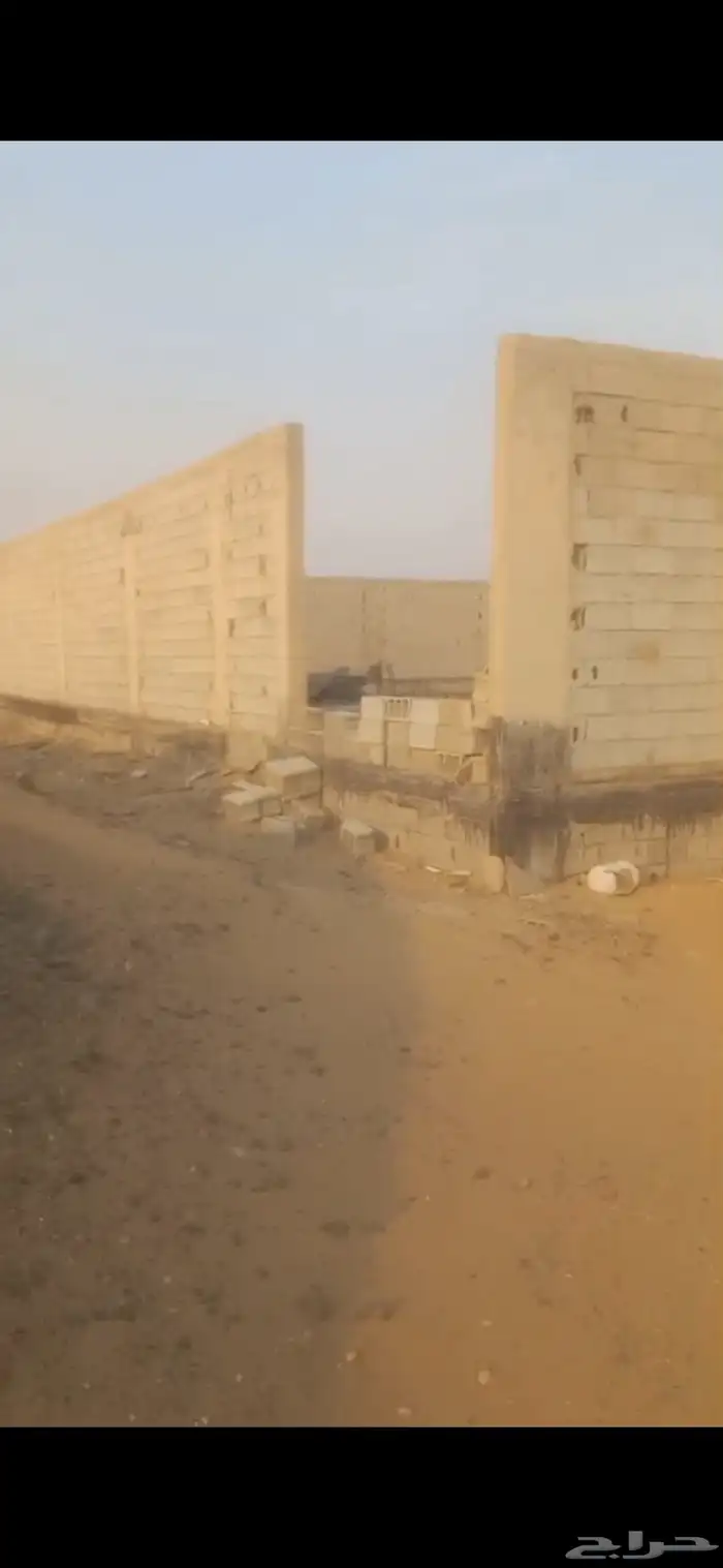 حوش مسلح يحتوي خزانات مياه ارضيه وصرف 0