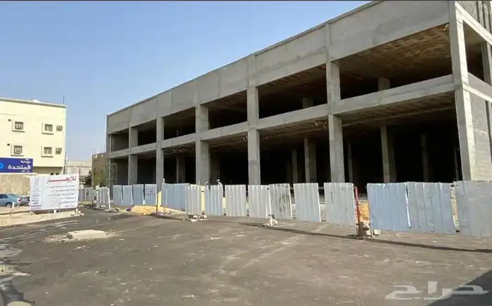 من عنده صاله زي ذي يكون مساحتها فوق 2000ويفضال3000علا شارع 0