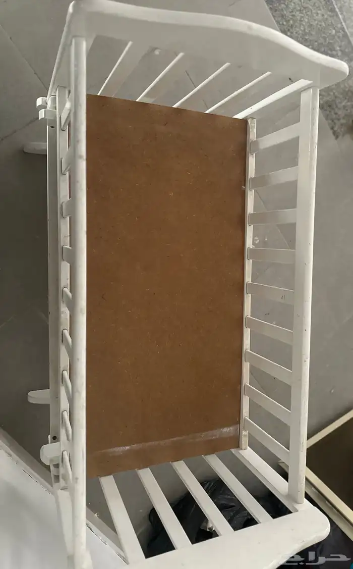 سرير بيبي مع طاولة رخام 1