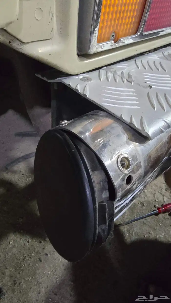 جنوط تويوتا شاص شنبر   وماصورة الصدام الخلفي جهة اليسار اصلي 3