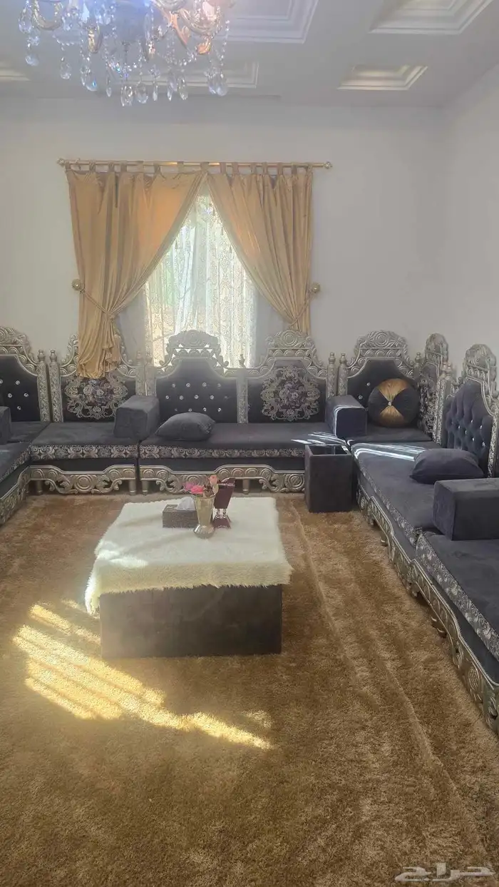 كنب ملكي مستخدم للبيع ب2000 2