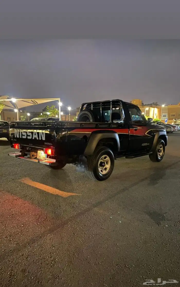 نيسان فتك شاص SGL لون اسود اساس تماتيك موديل 2015 30