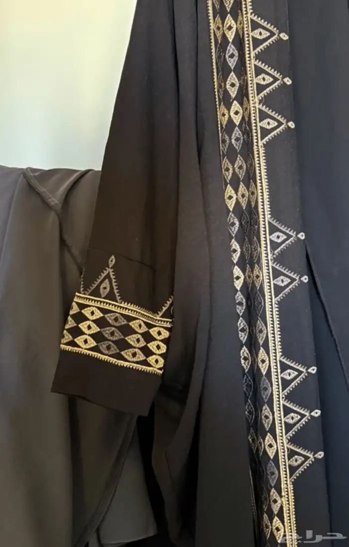 عباية نص بشت سوداء بتطريز 0
