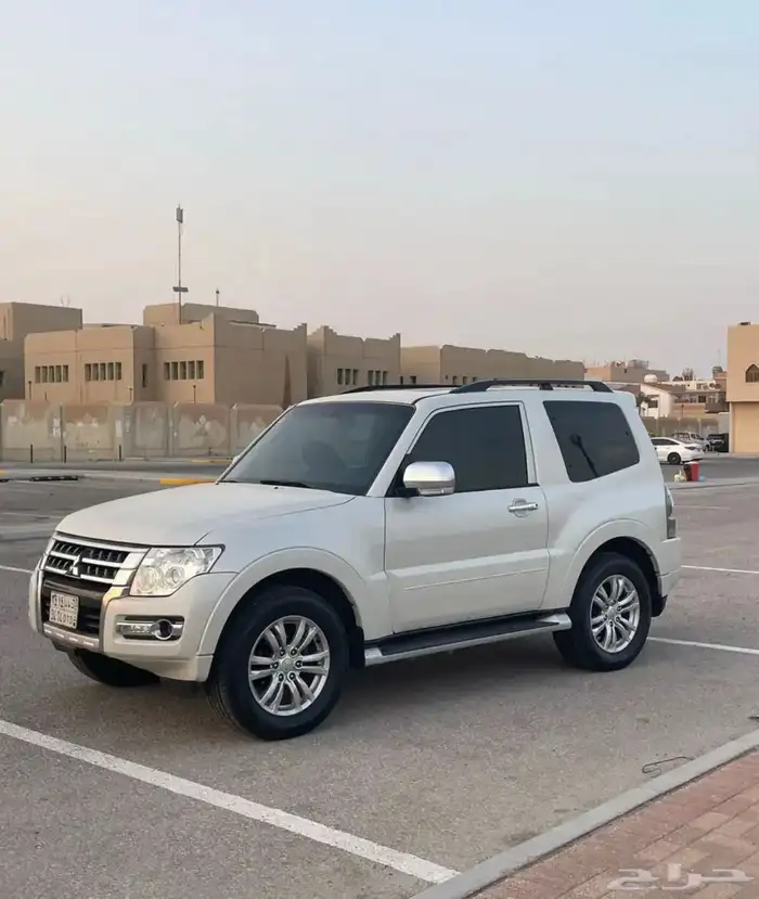 باجيرو ربع فل كامل2018 سعودي نضيف جدا ممشى قليل 0