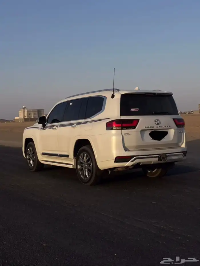جيب تويوتا لاندكروزر GXR فئة 3 مديل 2023 1