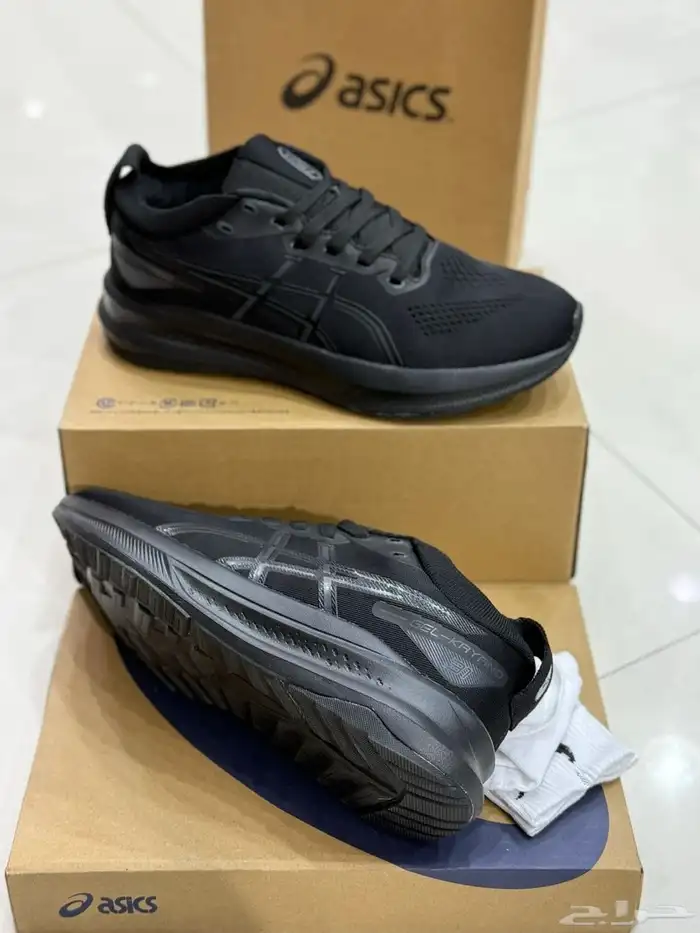 شوزات ديور وأسيكس وبوما ونايك ونيوبلانس ماستر 18