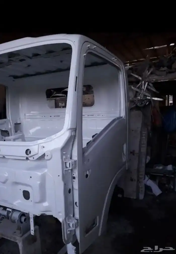 مركز ورشة سمكرة وبوية الدينات والسطحات والباصات وقطع غيارها 24