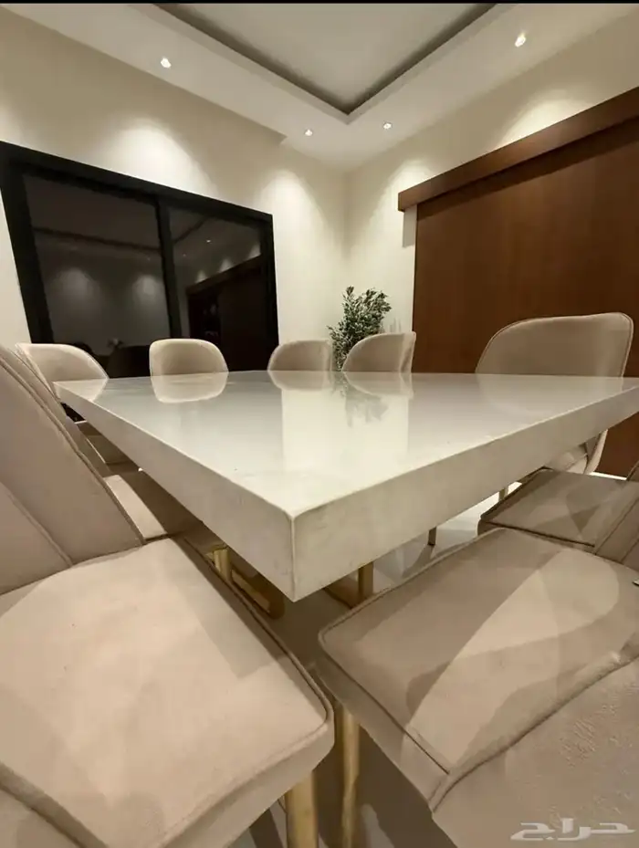 طاولة طعام مع بوفيه 0