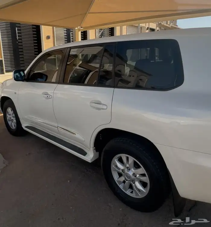 للبيع جي اكس ار 2011 قير عادي 6 سلندر ممشاه 110 الالف 2